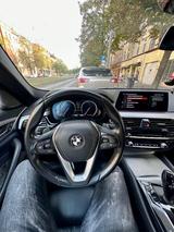 BMW 540i xDrive A - - BMW 540 mit Benzin-Antrieb: Limousine, Automatik