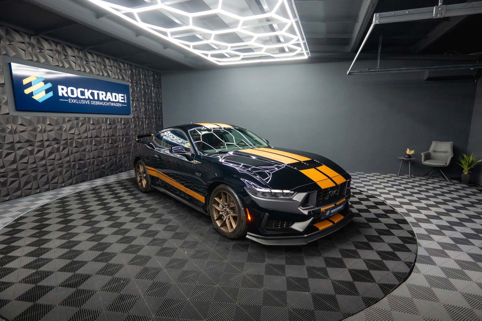Fahrzeugabbildung Ford Mustang Fastback 5.0 Ti-VCT V8 Dark Horse 6-Gang