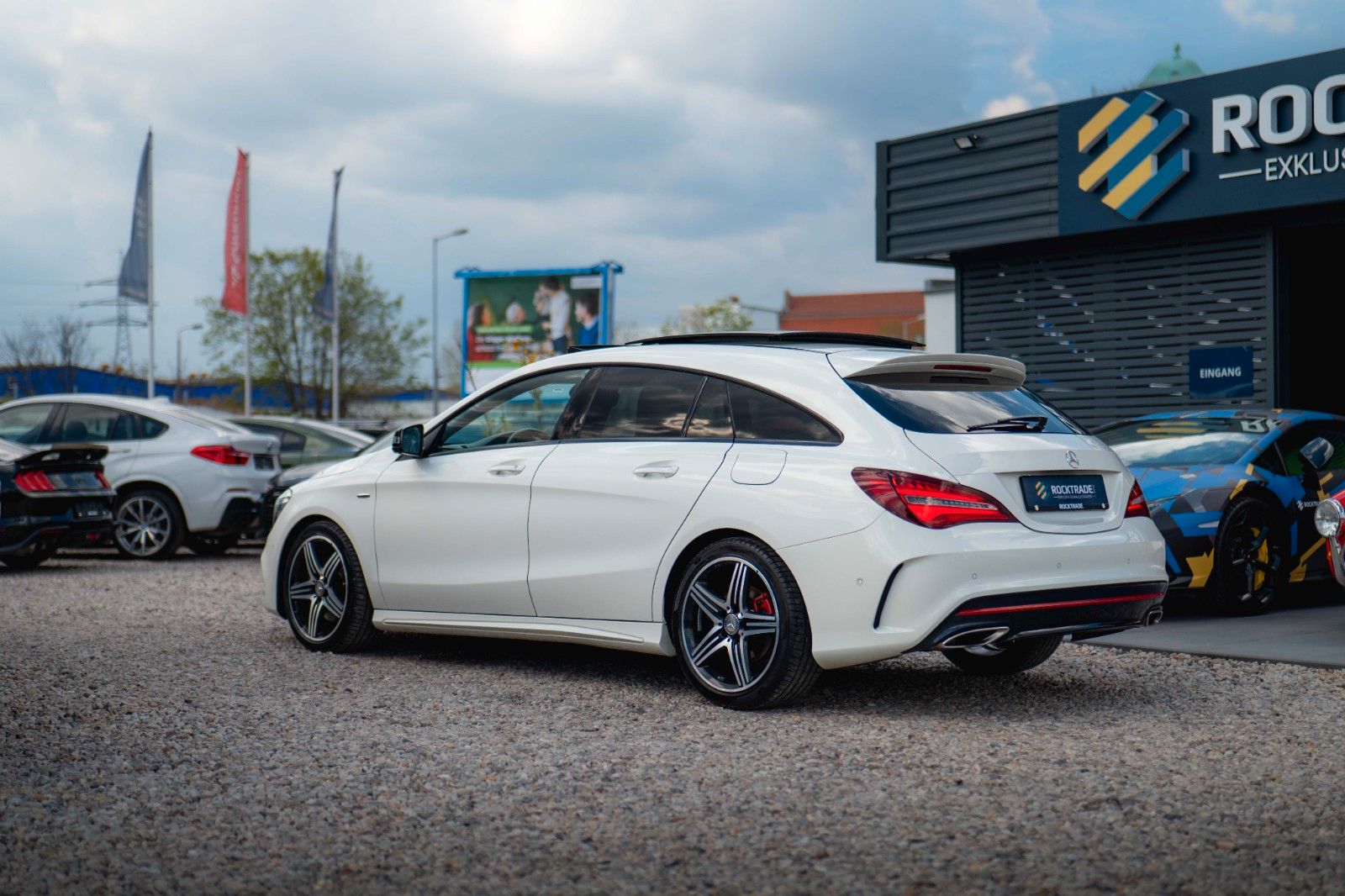Fahrzeugabbildung Mercedes-Benz CLA 250 Shooting Brake 4Matic AMG Night Pano LED