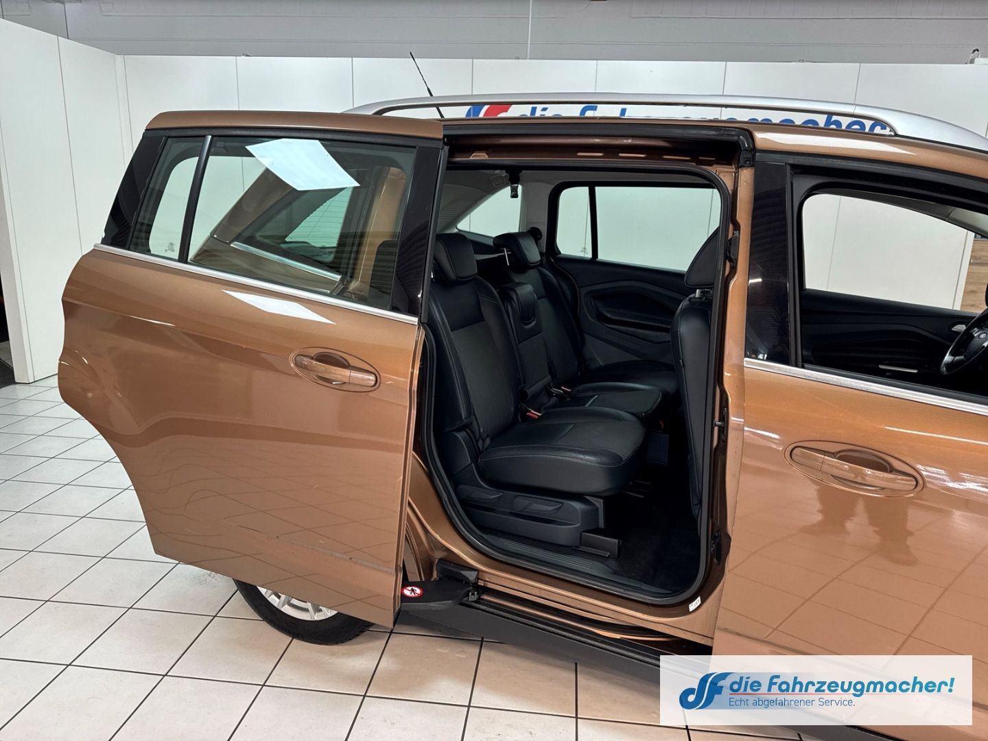 Fahrzeugabbildung Ford C-Max Grand Titanium Navi Klimaautom *EXPORT