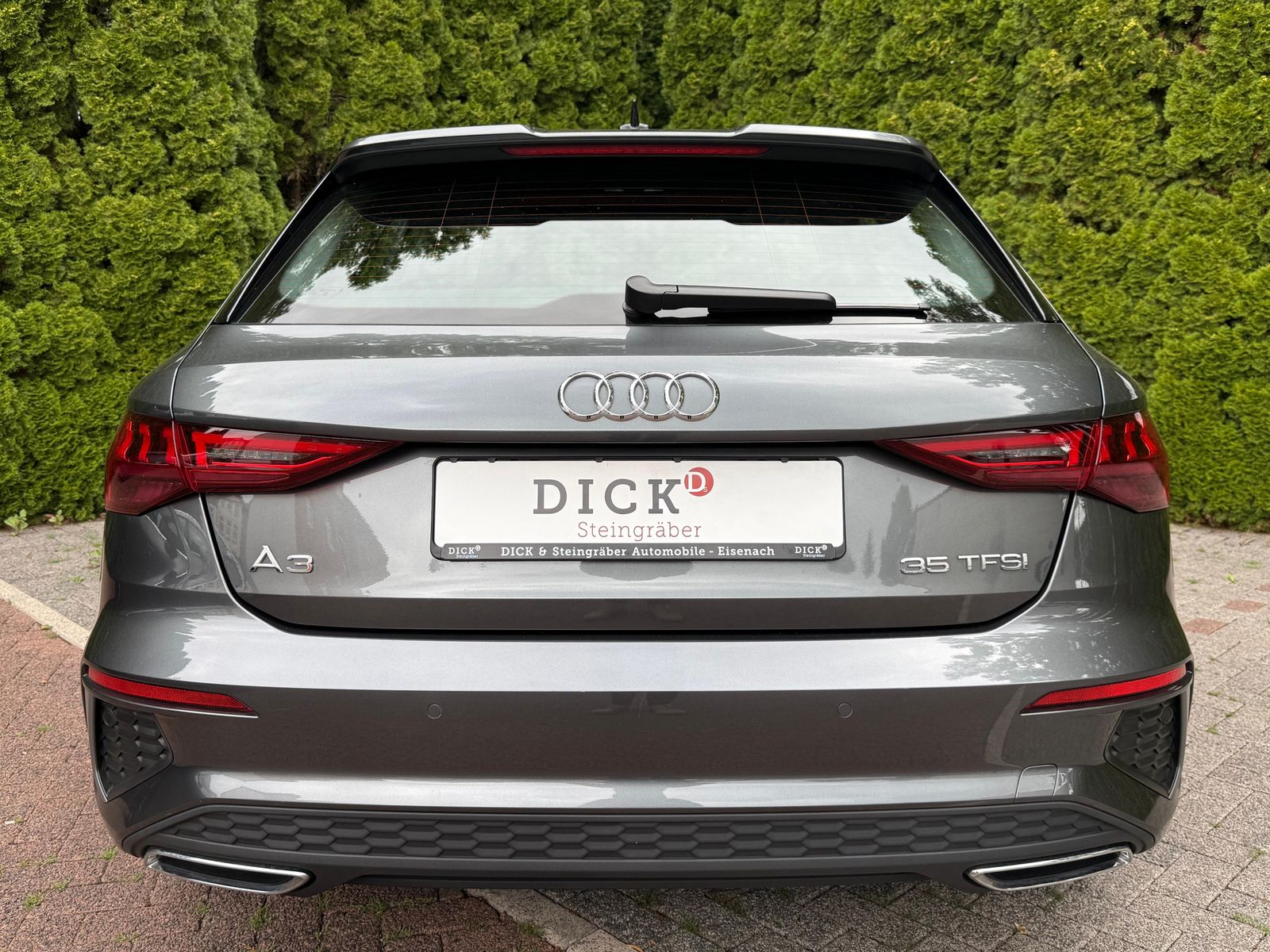 Fahrzeugabbildung Audi A3 35 TFSI S-tr. S-Line PANO+LED+ACC+SHZ+CARPLAY