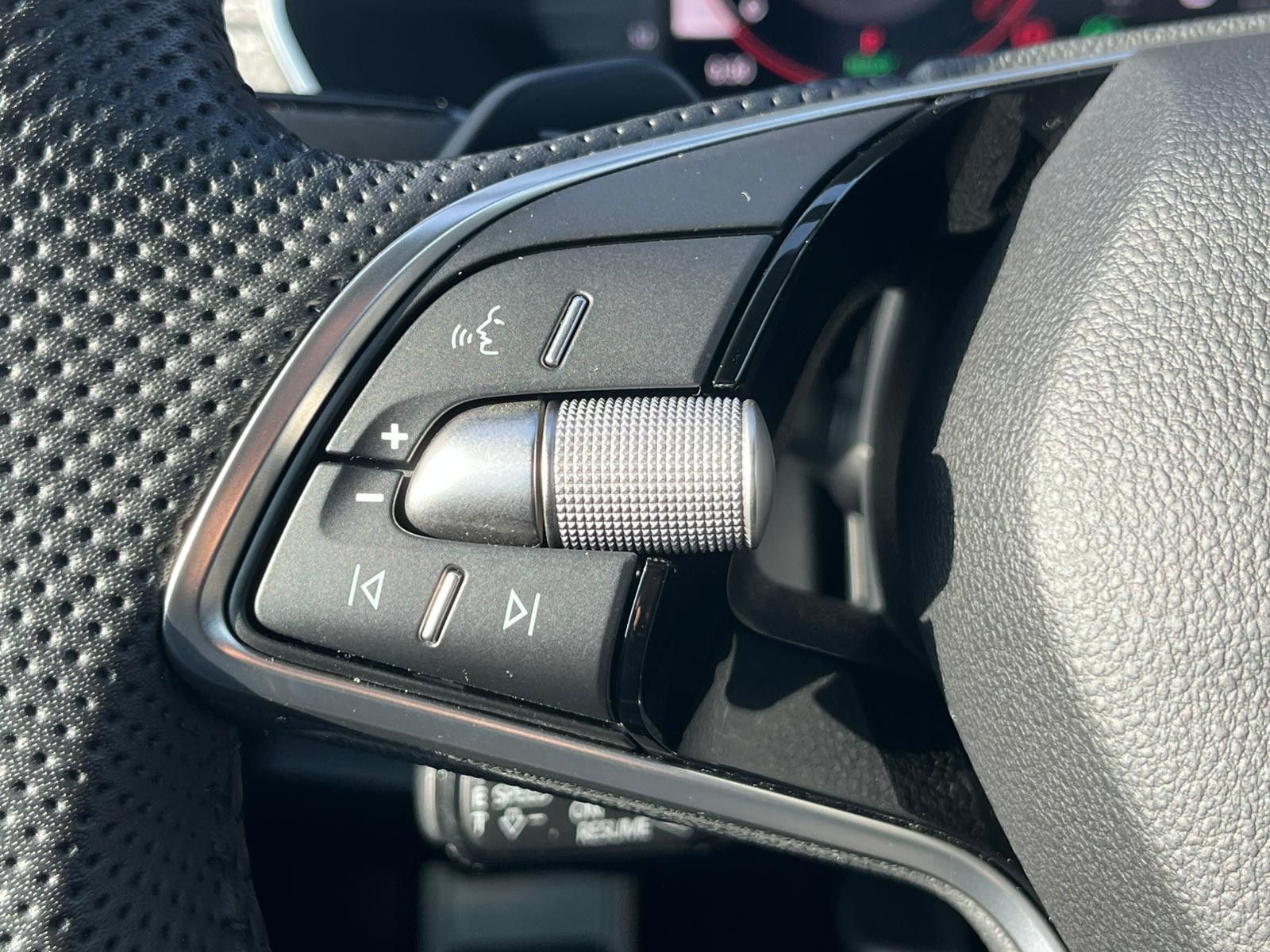 Fahrzeugabbildung SKODA Octavia 1.5 DSG Sportline PANO*MATRIX*AHK*5J.GAR
