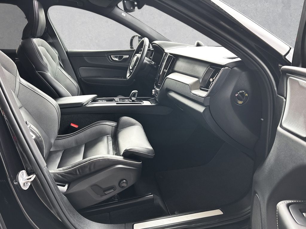 Volvo XC60 R Design AWD B5 Diesel EU6d Bowers+Wilkins 