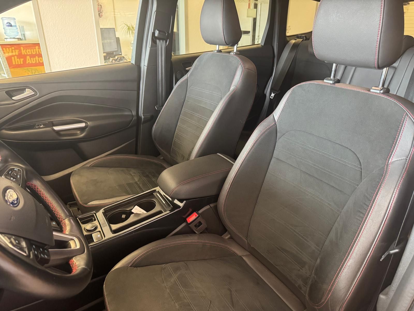 Fahrzeugabbildung Ford Kuga ST-Line /NAVI/KAMERA/AHK/KLIMA/ALLRAD