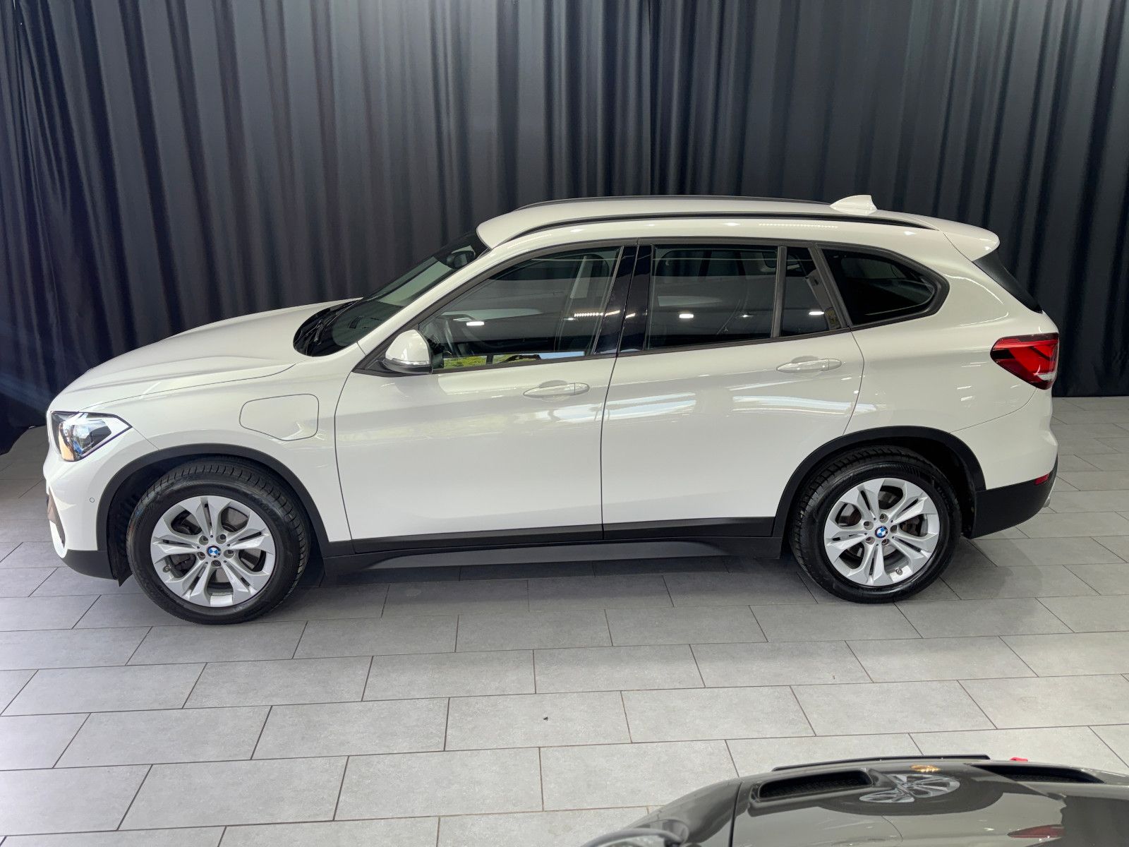 Fahrzeugabbildung BMW X1 xDrive 25e Advantage |AHK|PANO|AUTOMATIK|LED