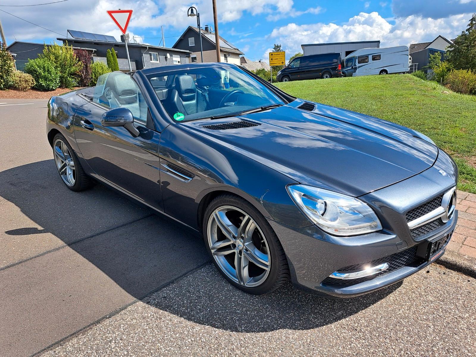 Mercedes-Benz SLK 200  Leder Klima Airscarf Navi 18 Zoll