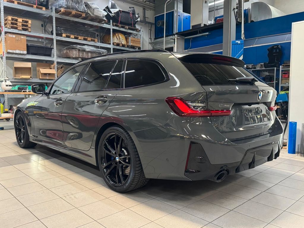 Image of BMW 330