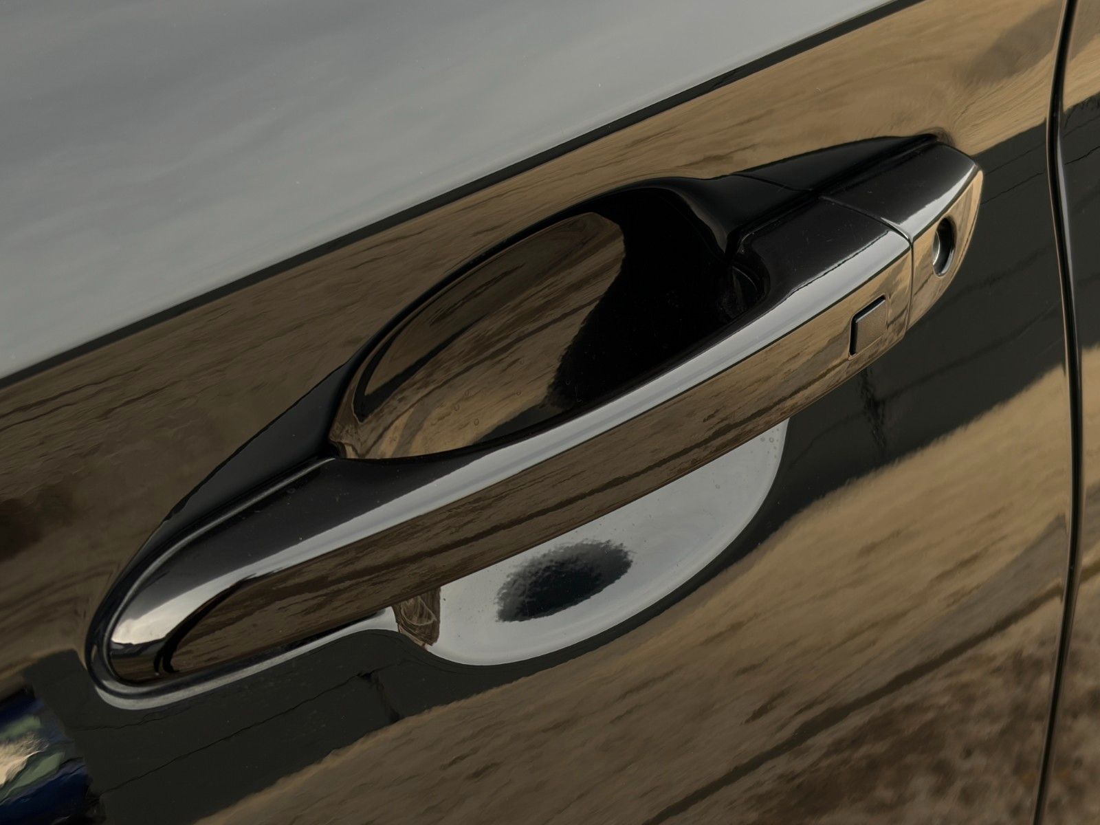 Fahrzeugabbildung Hyundai KONA E Select ACC LHZ SHZ LKAS PDC CarPlay Kam