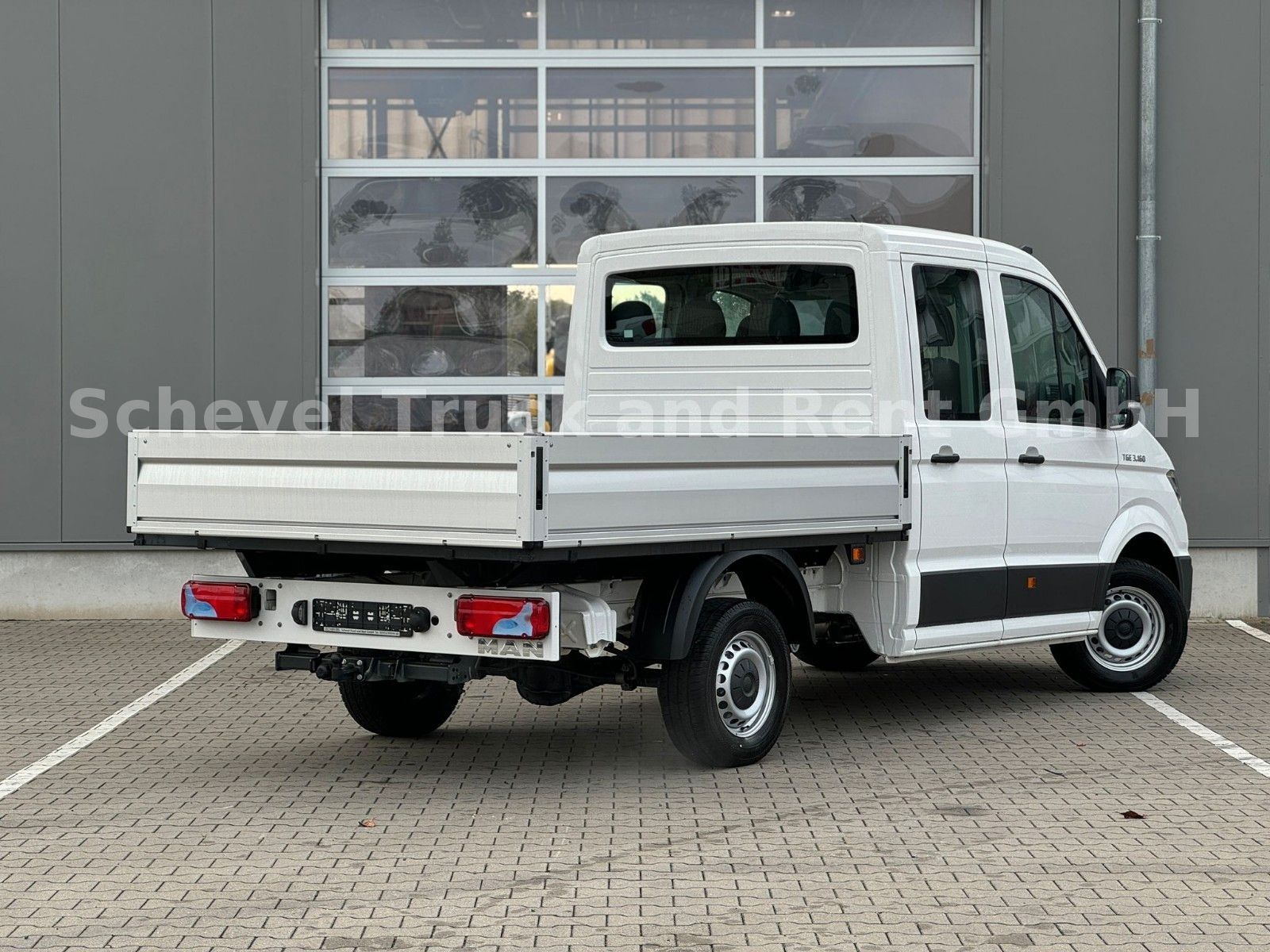 Fahrzeugabbildung MAN TGE 3.160 DoKa Pritsche *Kurz* 3,5 AHK Automatik