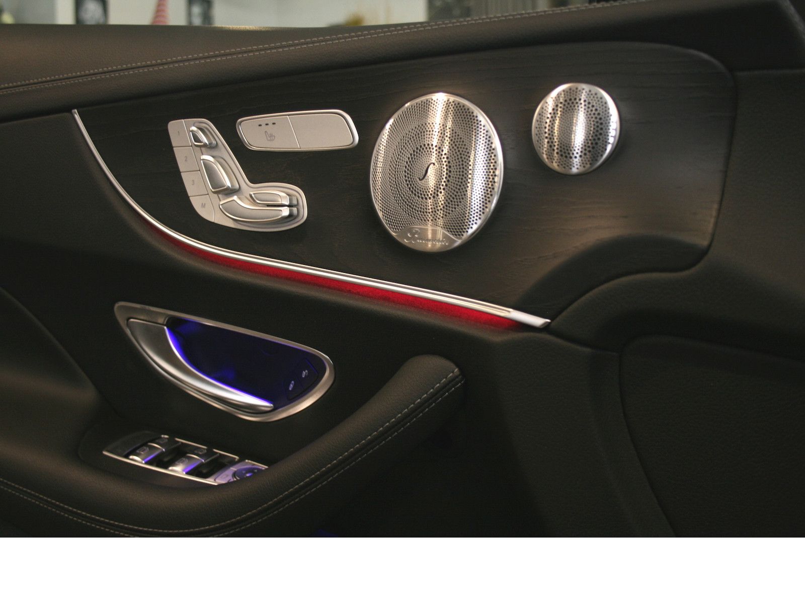 Fahrzeugabbildung Mercedes-Benz E 300 d Coupe AMG *Night*Burmester Sound*Widescr