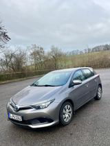 Toyota Auris 1,33-l-Dual-VVT-i - - Toyota Auris: 33