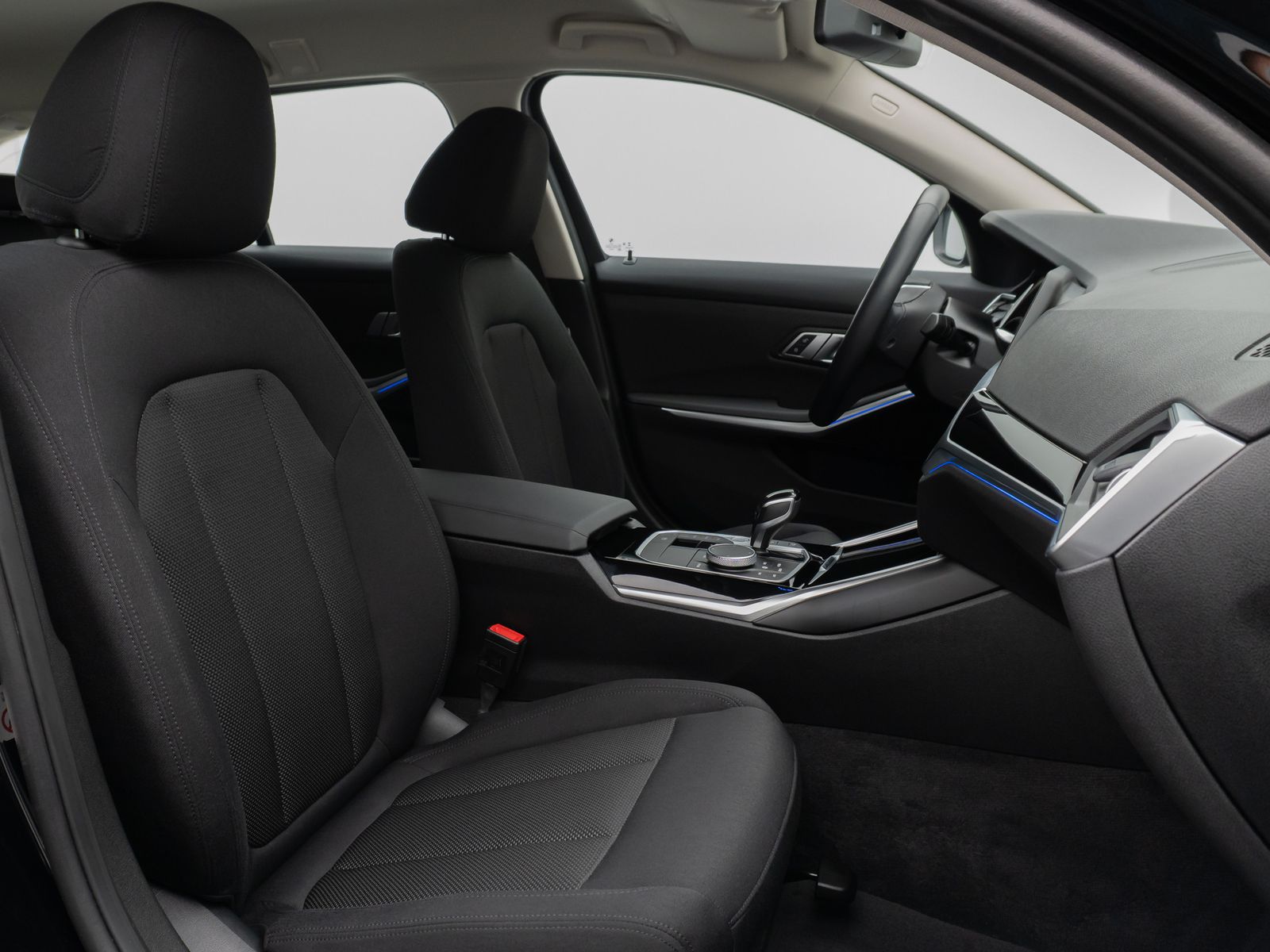 Fahrzeugabbildung BMW 320i CockPit+ DAB PDC LED Lordos Sitzhzg Komfort