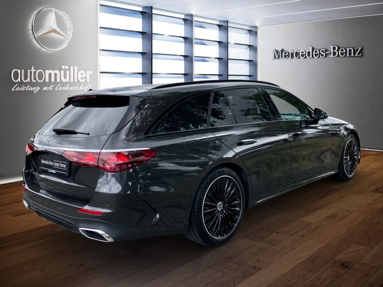 Fahrzeugabbildung Mercedes-Benz E 220 d T AMG AHK Pano Night DigitalL 360° Memor