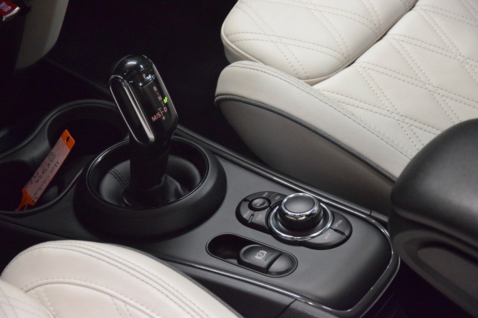 Fahrzeugabbildung MINI Countryman Cooper Yours Trim Pano ACC Memory