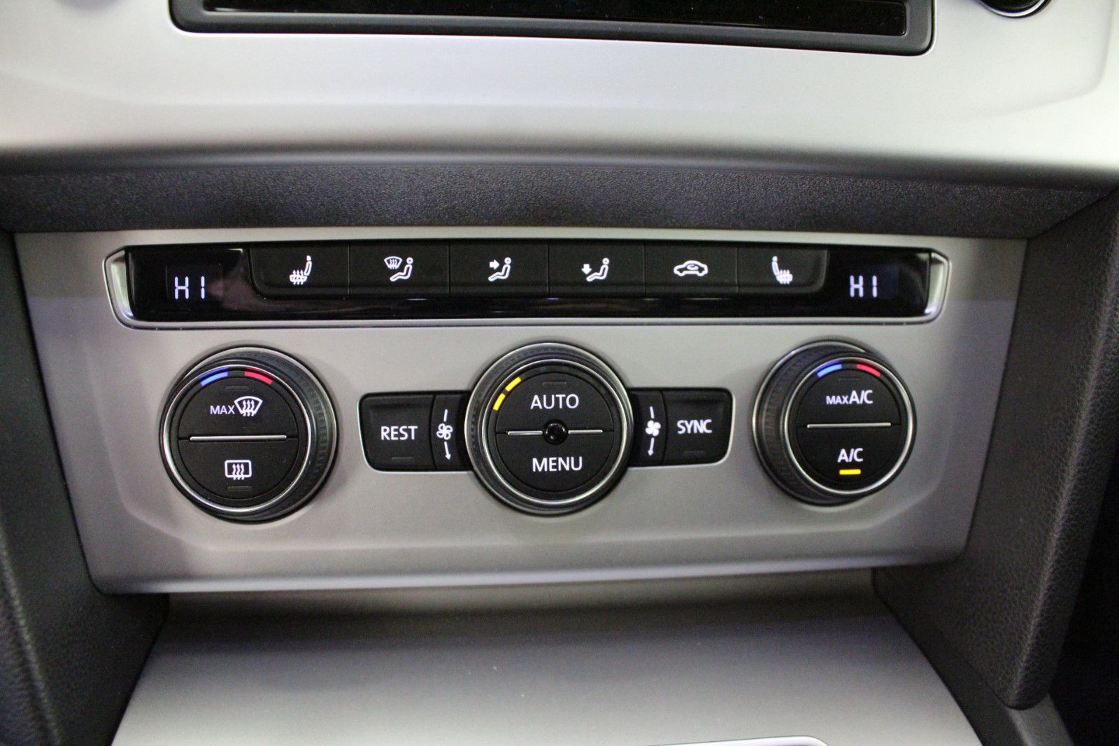 Fahrzeugabbildung Volkswagen Passat Variant 1.8 TSI DSG Comfortline Variant