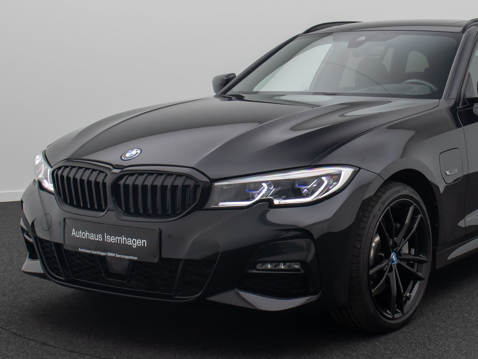 Fahrzeugabbildung BMW 330e M Sport DAB Laser HUD AHK Kamera Panorama