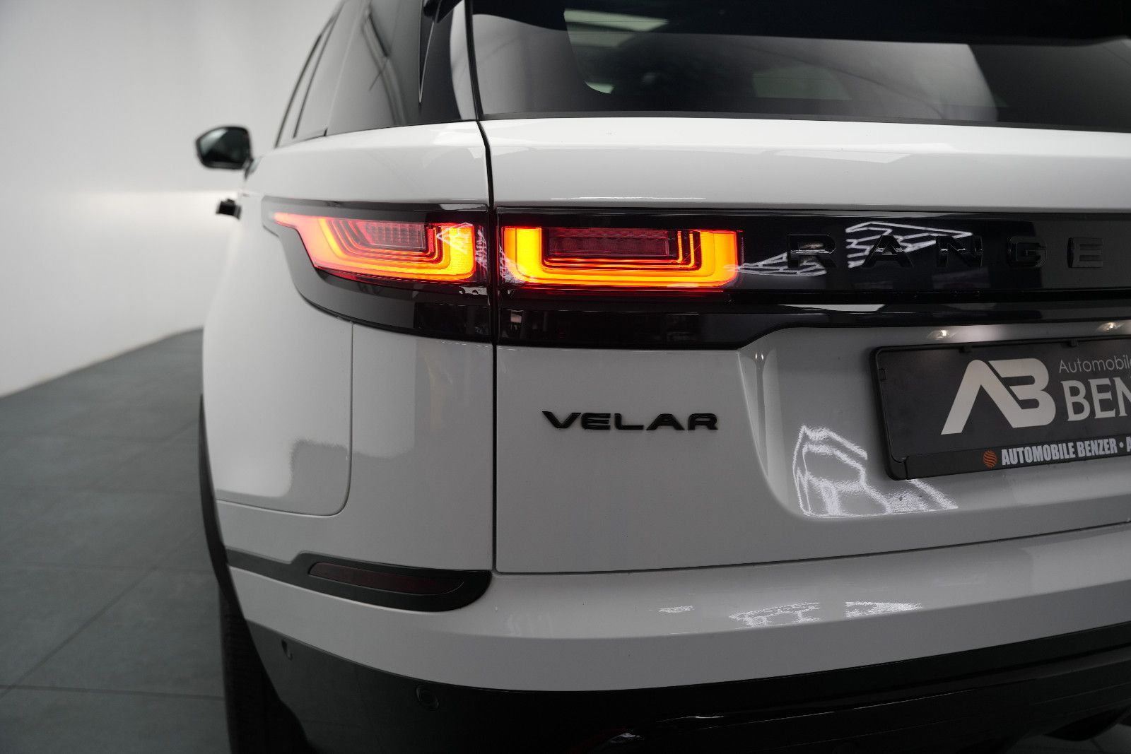 Fahrzeugabbildung Land Rover Range Rover Velar R-Dynamic SE*Pano*HUD*Meridian