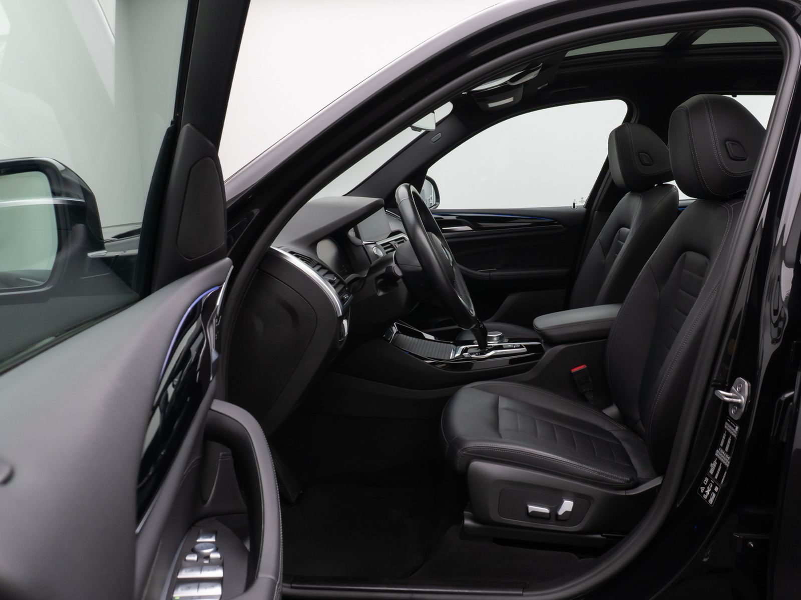 Fahrzeugabbildung BMW X3 xD30i Panorama Kamera DAB HiFi Komfort 20Zoll