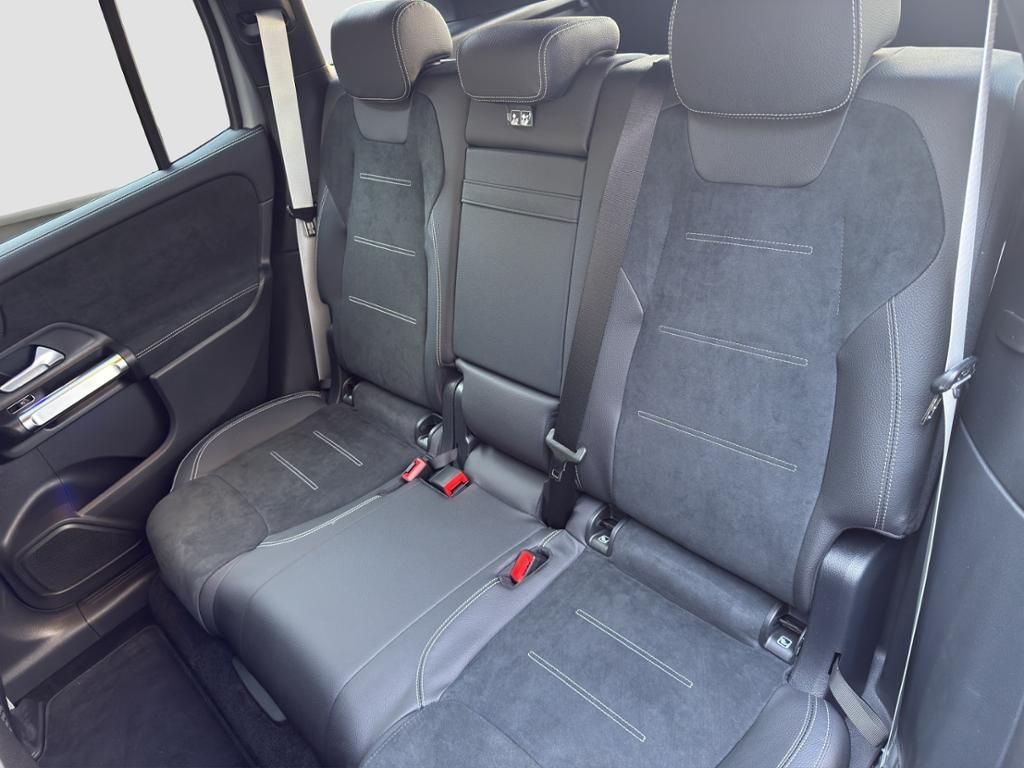 Fahrzeugabbildung Mercedes-Benz GLB 200 d AMG*Night*Multibeam*Sitzh*AHK*PDC*360°