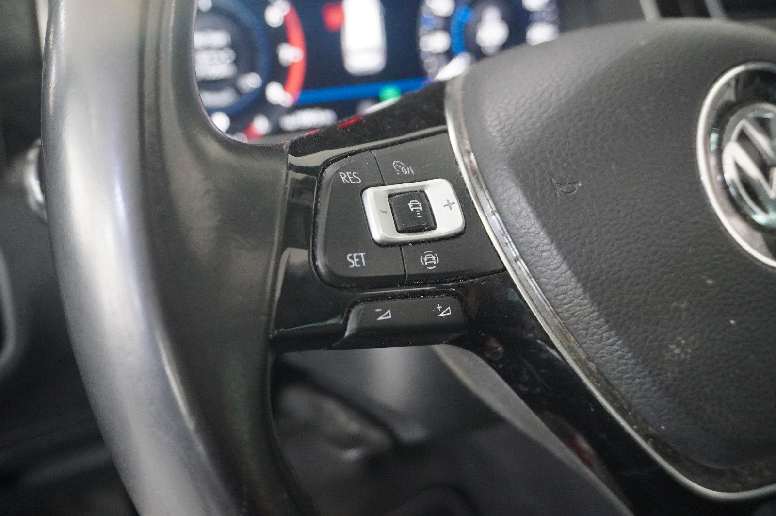Fahrzeugabbildung Volkswagen Golf VII Vari. 1.5 TSI HIGHLINE DSG NAVI/LED/AHK