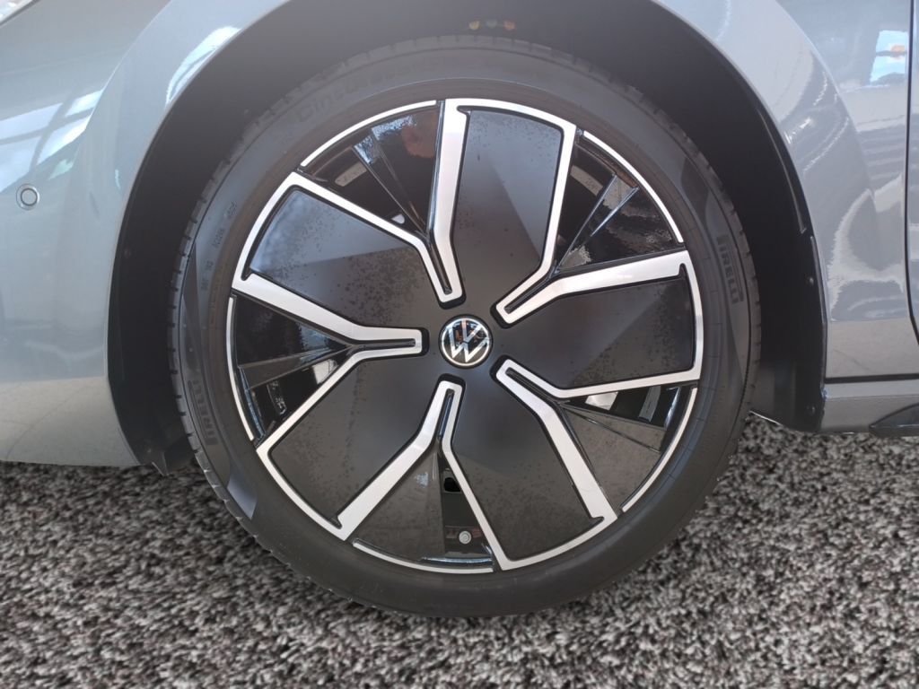 Fahrzeugabbildung Volkswagen Passat Variant R-Line Signature 5 Jahre Garantie