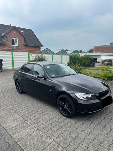 BMW 318i - E90 2007, Apple CarPlay, Vollleder