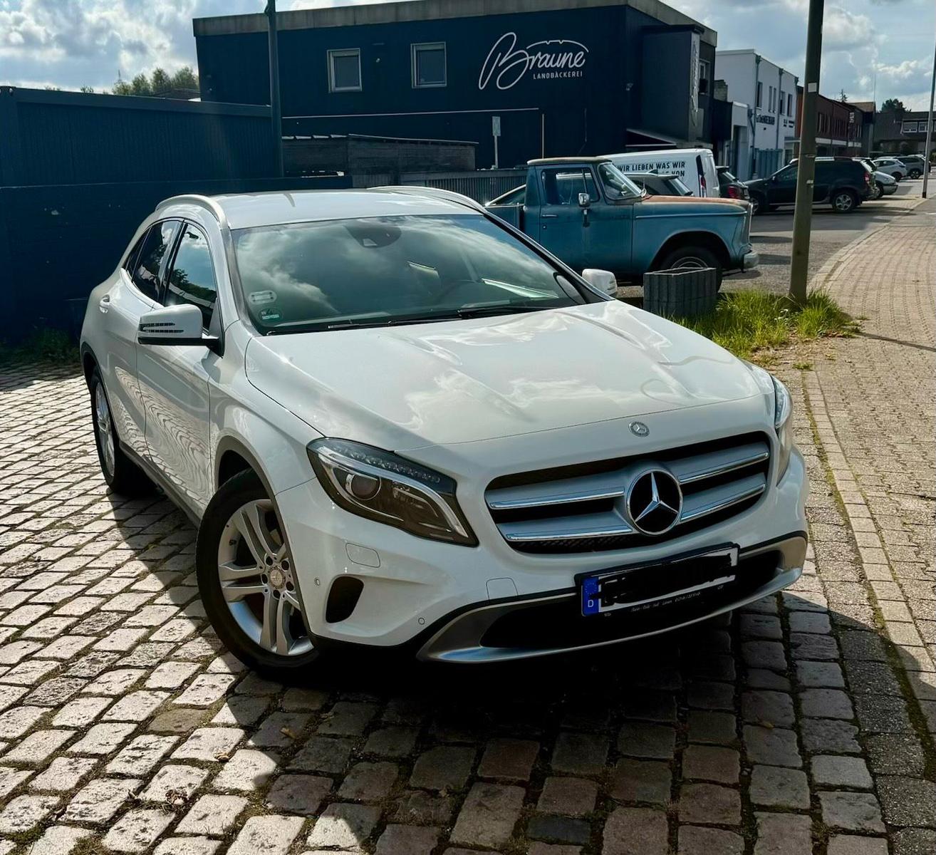 Mercedes-Benz GLA 220