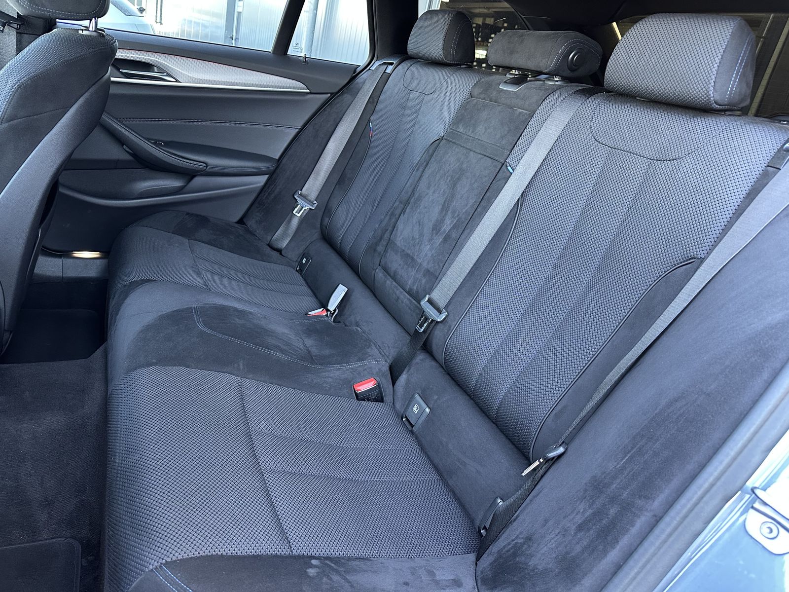 Fahrzeugabbildung BMW 530d Touring M-Sport NAV+LED+SHZ+HUD+AHK+LC+2HD