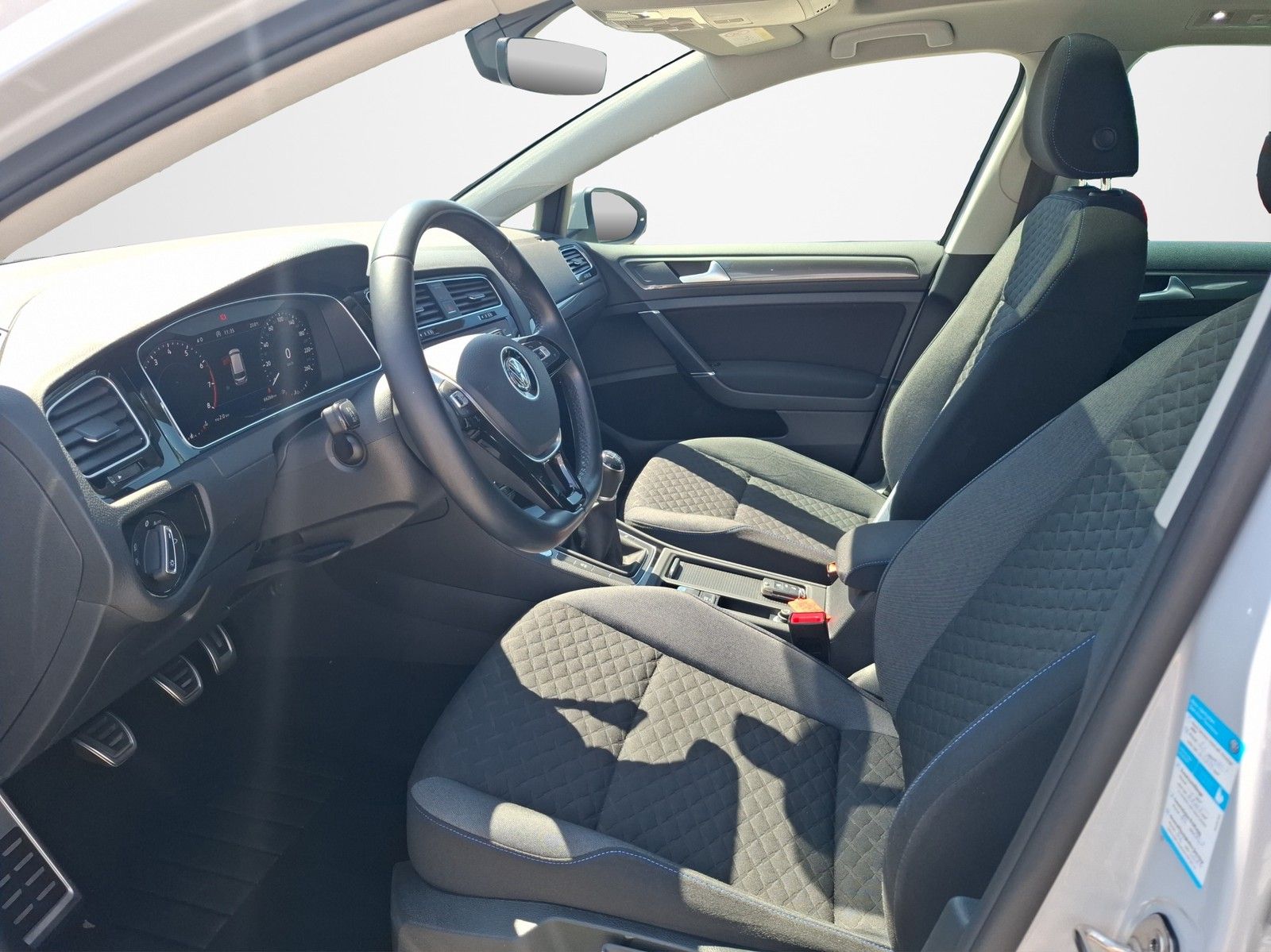 VW Golf VII Variant 1.5 TSI JOIN KLIMA / NAVI / PAN - Image 9