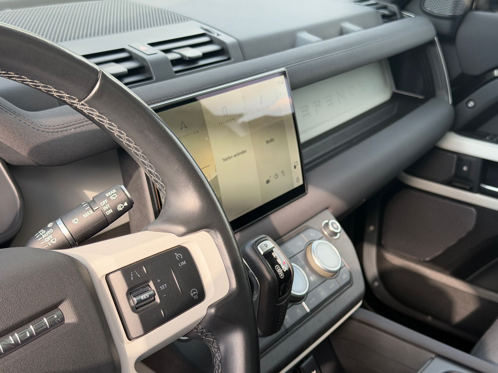 Fahrzeugabbildung Land Rover Defender 110 XS Edition/PANO/AHK/MERIDIAN/3D-KAM