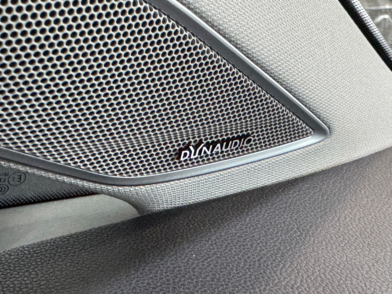 Fahrzeugabbildung Volkswagen Golf VARIANT 2.0 TDI DSG R-LINE SPORTPAKET VOLL