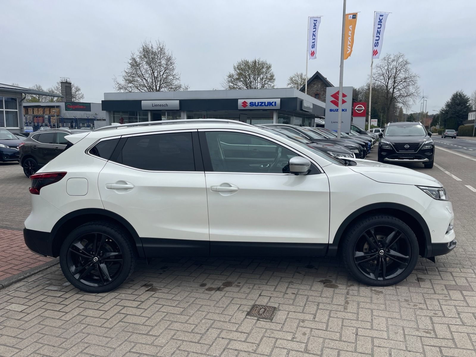 Fahrzeugabbildung Nissan Qashqai 1.3 DiG-T N-Motion AHK/360° Kamera/LED