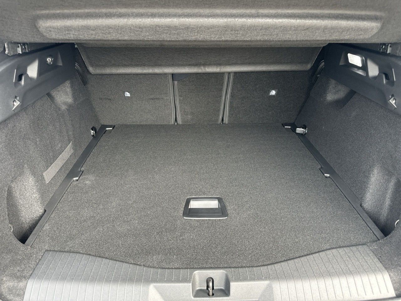 Fahrzeugabbildung Citroën C5 Aircross Hybrid 145 Doppelkupplung PLUS - mit KI generiert/bearbeitet