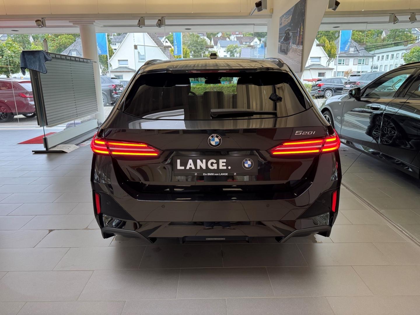 BMW 520 i MSPORT HEADUP+ANHÄNG.KUPPL.+STANDHZ.+PANO+