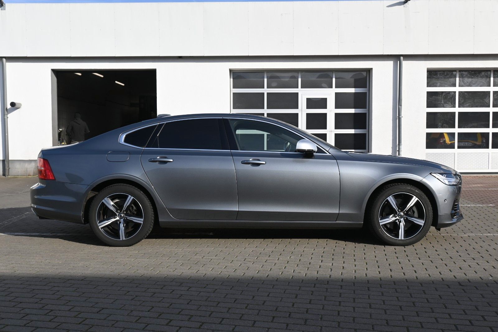 Fahrzeugabbildung Volvo S90 Lim.R-Design Plug-In Hyb. AWD*B&W*LUFT*MASS*