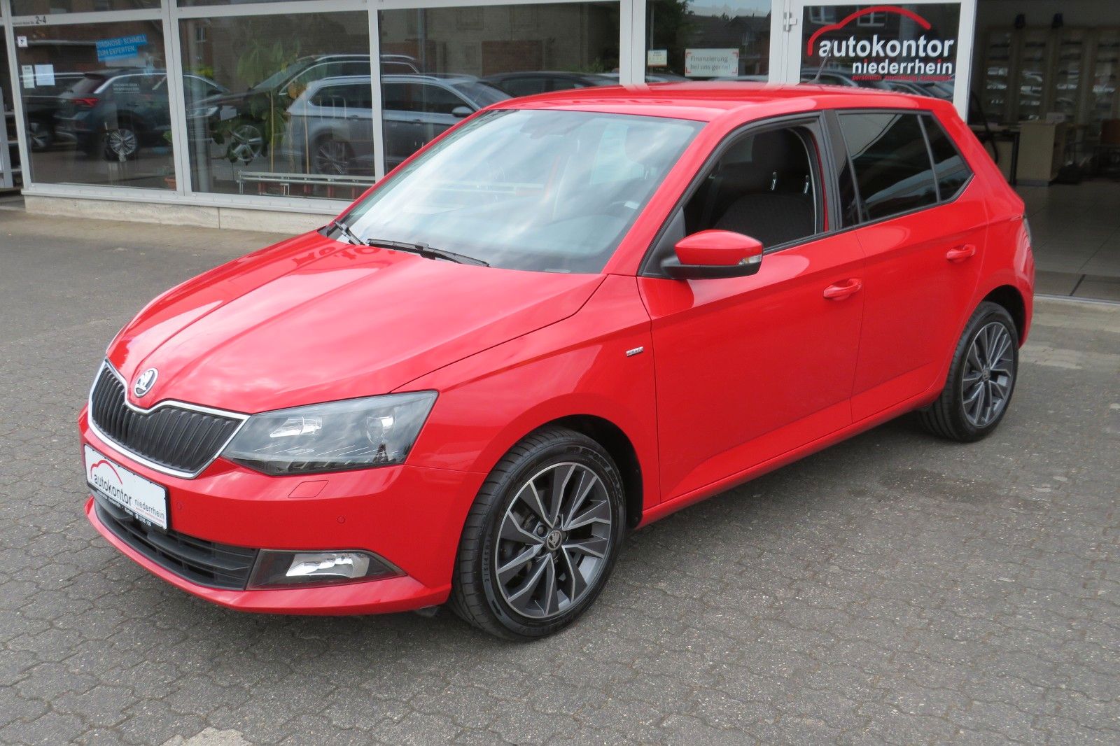 Fahrzeugabbildung SKODA Fabia Drive PDC GRA SITZH. CLIMATRONIC 16ZOLL