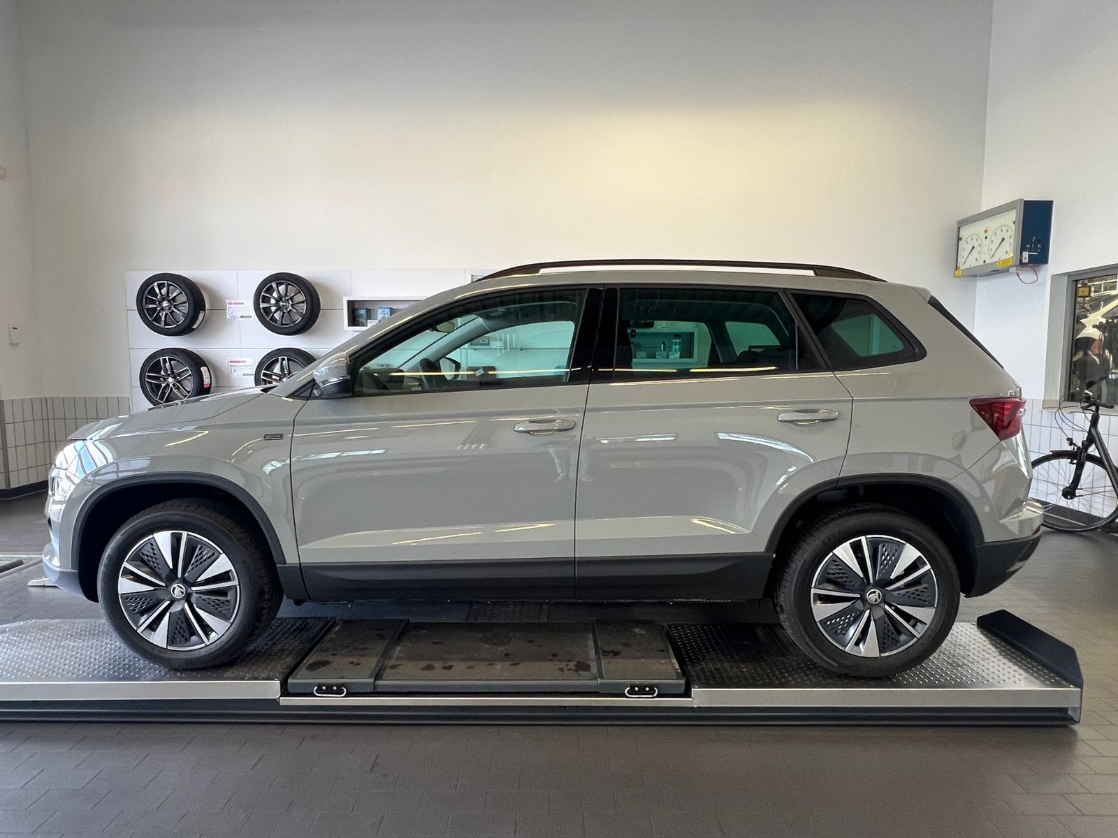 Fahrzeugabbildung SKODA Karoq DRIVE 1.5 TSI DSG *AHK, ACC, LED, Virtual