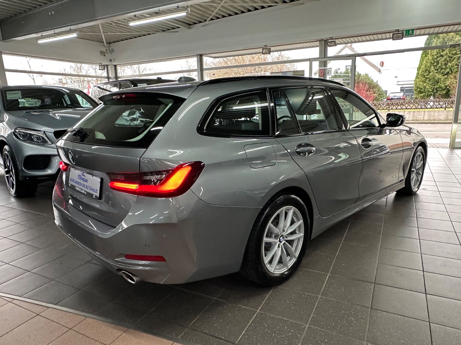 BMW 318 d Touring Facelift+Driving Assistant+Curved foto 11