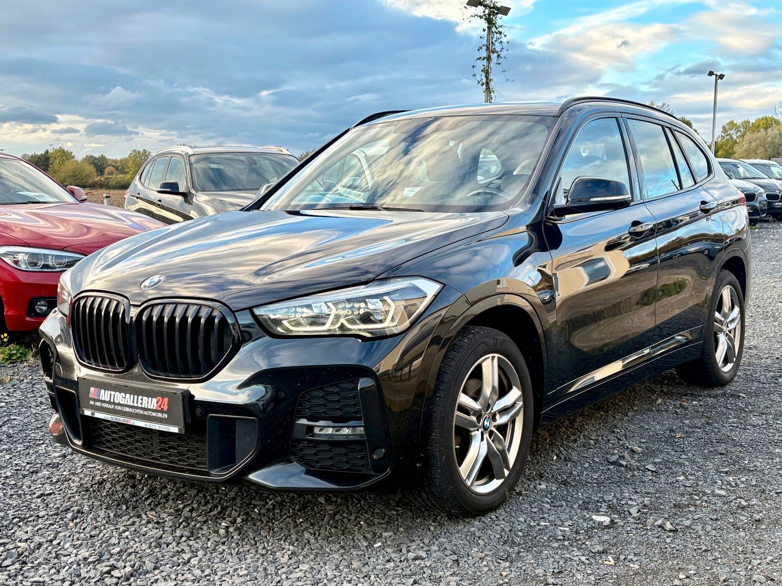 Fahrzeugabbildung BMW X1 sDrive18d Aut. M SPORTPAKET Navi LED Pano HUD