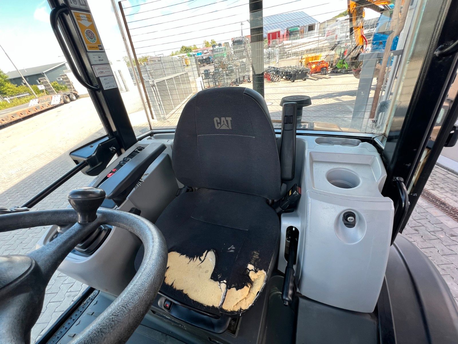 Fahrzeugabbildung CAT 908M / 2.644h / Gabel / Schaufel
