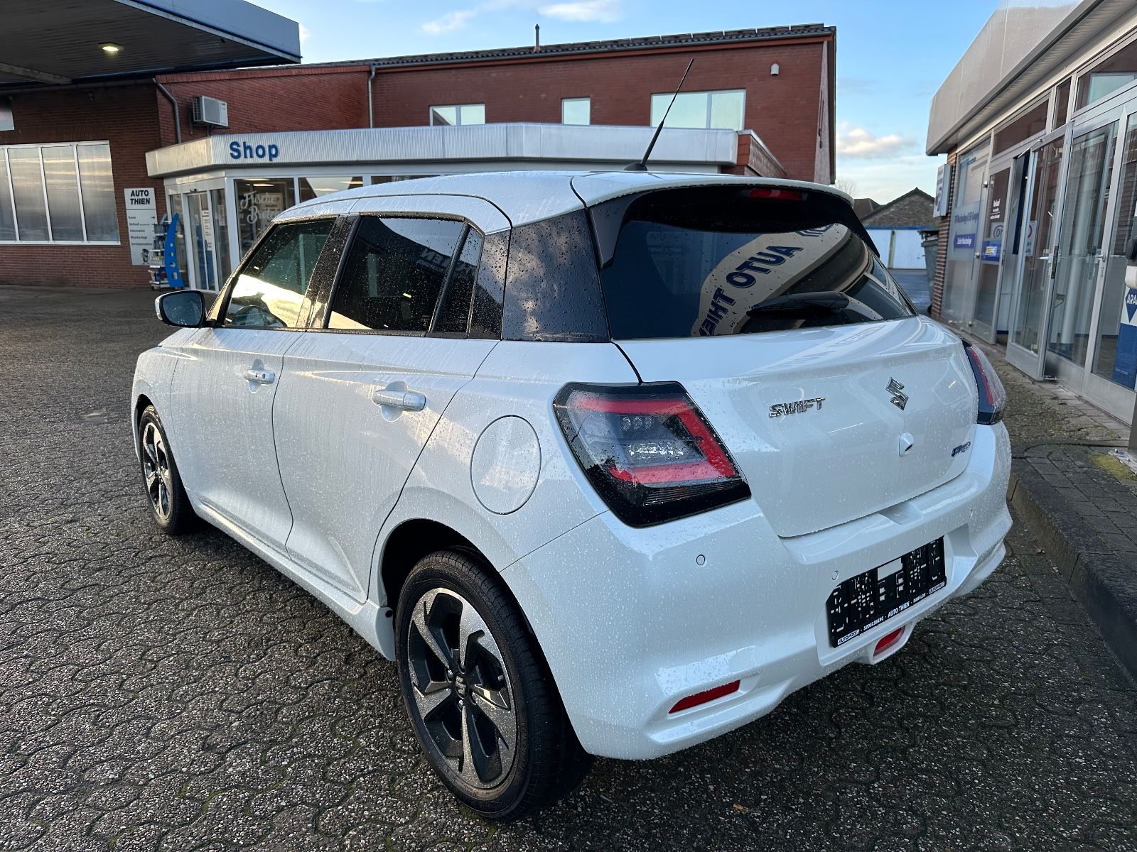 Fahrzeugabbildung Suzuki Swift 1.2 Dualjet Hybrid Comfort+ ACC/Navi/LED