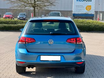 Volkswagen Golf - 8