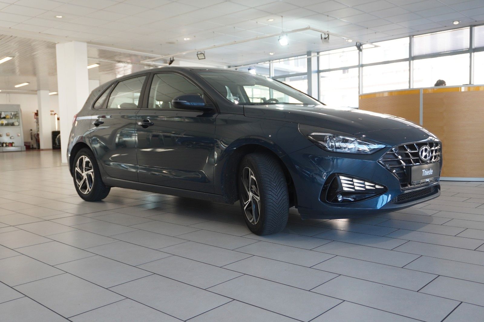 Fahrzeugabbildung Hyundai i30 1.5 T-GDI PURE NAVI/LED/KAMERA/SPORT/SH/AHK