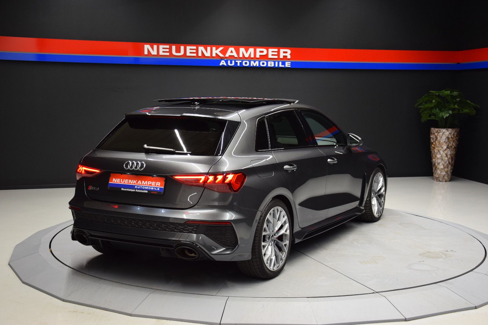 Fahrzeugabbildung Audi RS3 Sportback 2.5 TFSI Massage B&O Pano ACC B&O