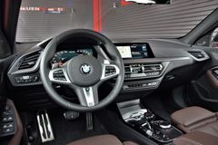 Fahrzeugabbildung BMW M135 i xDrive Voll-Leder Pano HuD h/k LED Memory