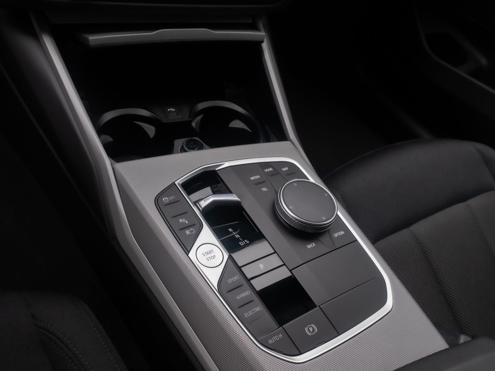 Fahrzeugabbildung BMW 320e GeschwindigReg AHK HiFi PDC CockpitPlus DAB