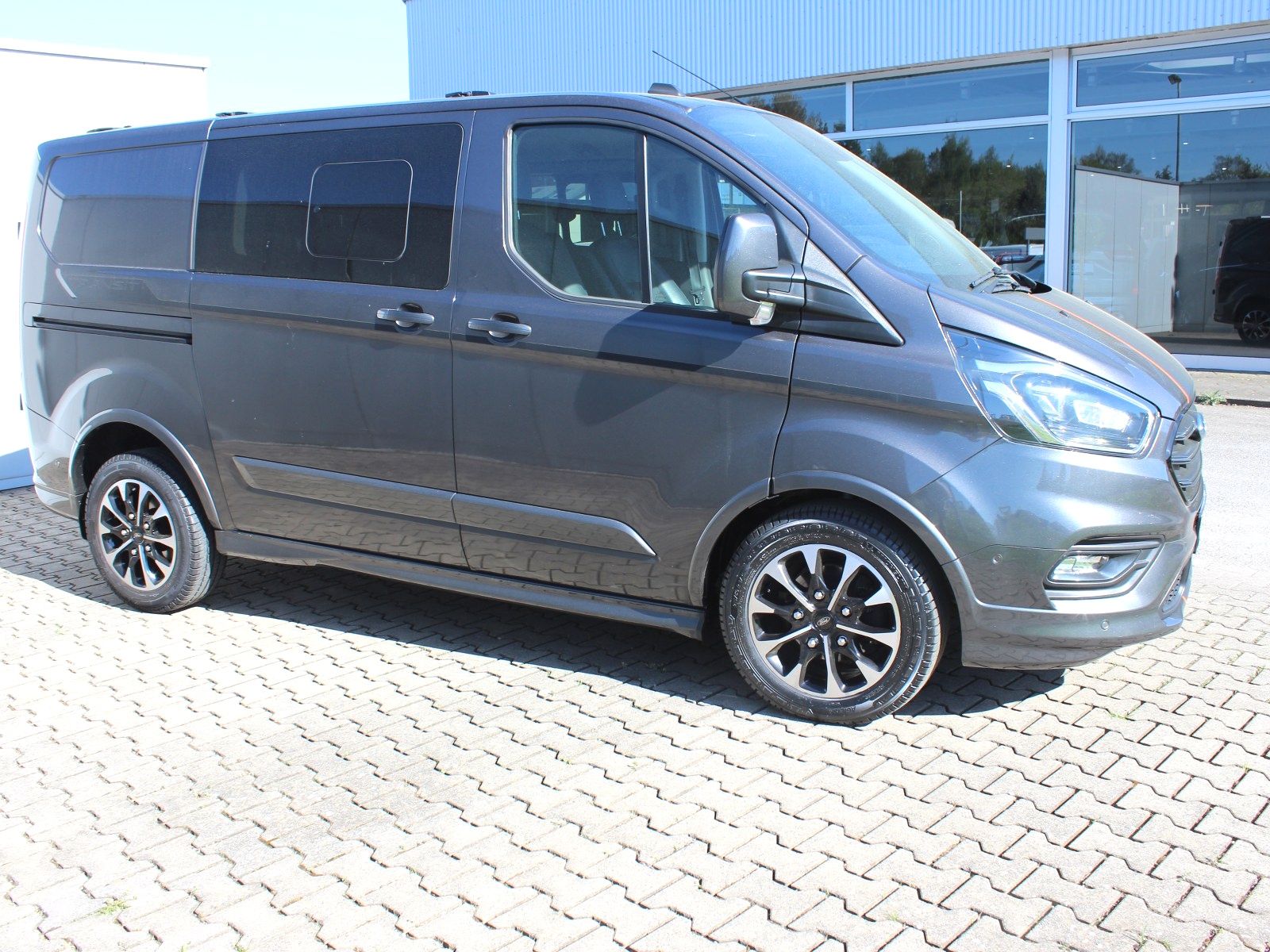 Fahrzeugabbildung Ford Transit Custom 320 L1 Sport 2,0 TDCi