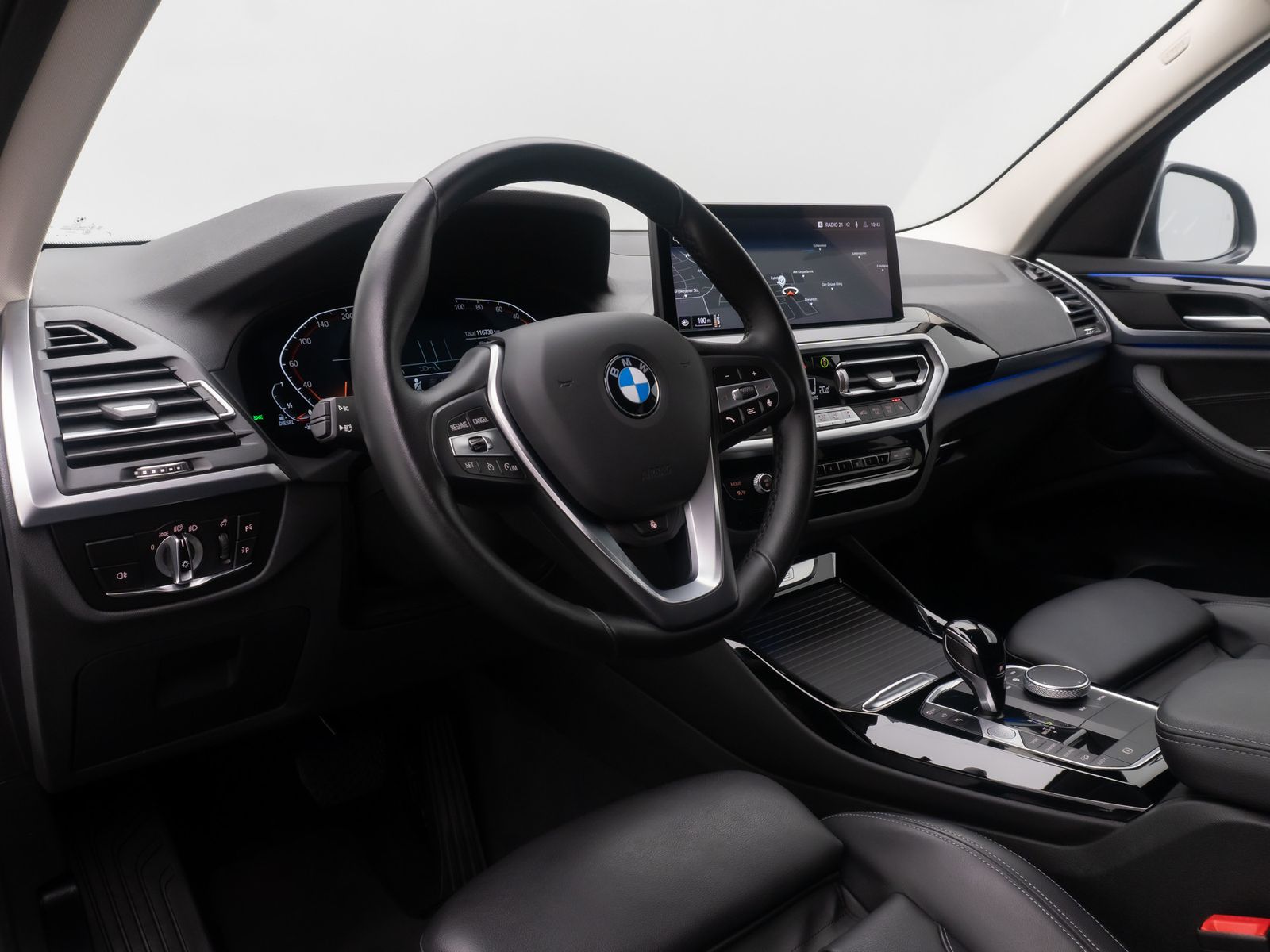 Fahrzeugabbildung BMW X3 xD30d Laser 360&deg; HUD DAB DisplKey Standhzng