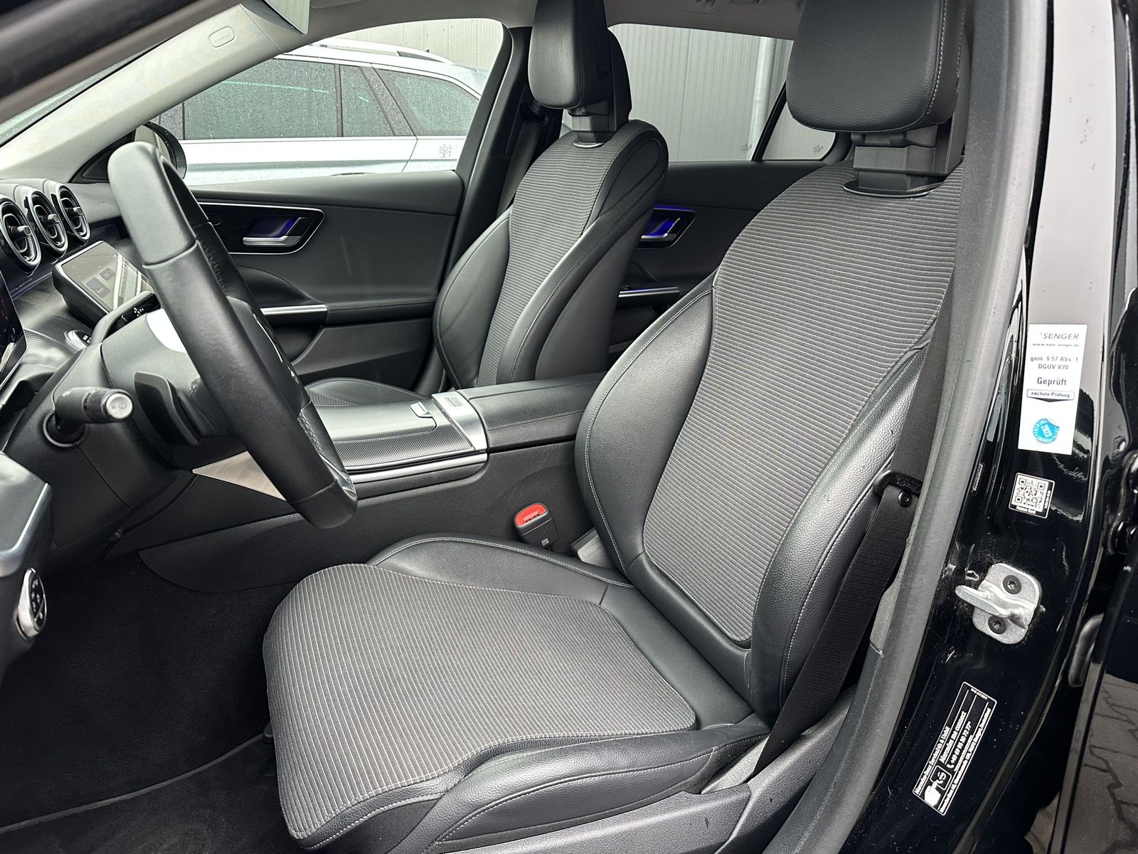 Fahrzeugabbildung Mercedes-Benz C 220d T Avantgarde NAV+LED+KAM+VCOCKPIT+CARPLAY