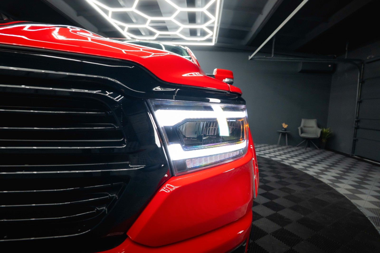 Fahrzeugabbildung Dodge RAM 5.7 V8 HEMI 4x4 OFFROAD Night-Paket *LED*19%